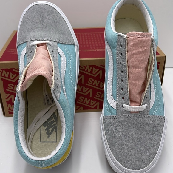 Vans WMNS Old Skool Platform (Color Block) Pastel/True
VN0A5KRG80J
Platforms - Picture 11 of 16